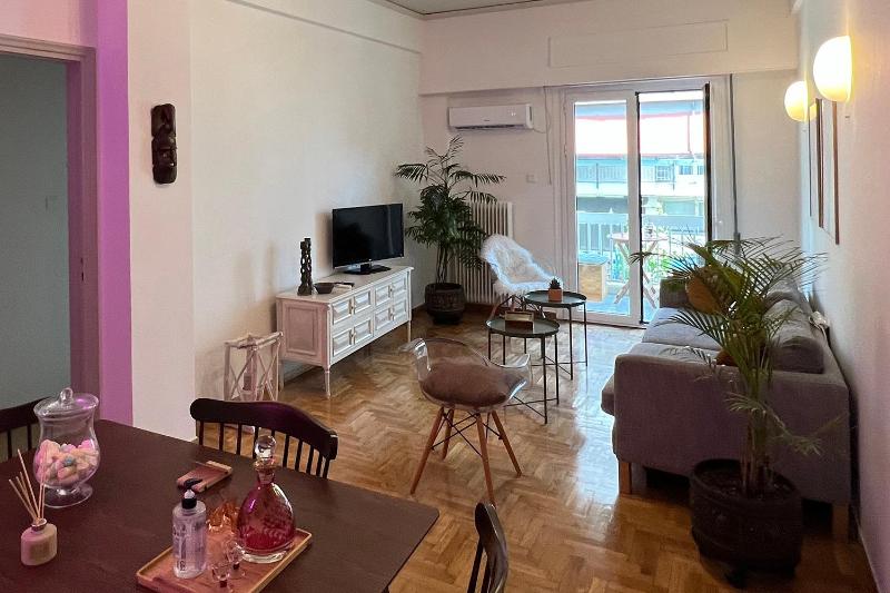 Цены на Comfortable 2-bedroom apartment near city center 100m from metro в Афины