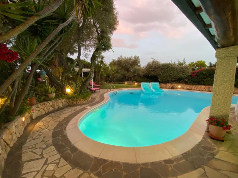 Villa Surphinia a Bari Sardo - Lussuosa Villa con Piscina