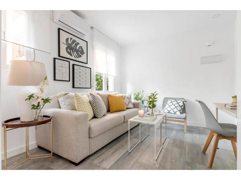 Cozy studio (14m2) in Arturo Soria area D3 — комфортный отель в Мадриде