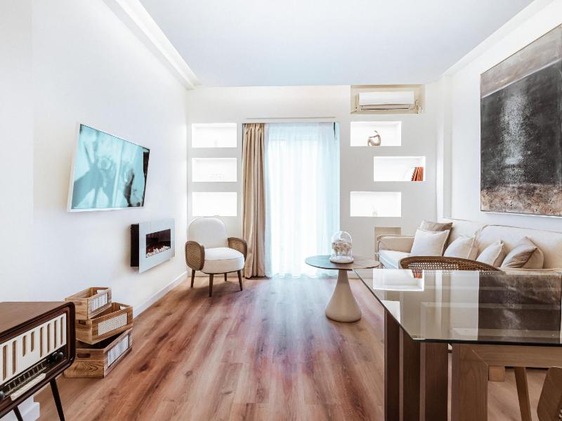 Luxury Apartment in the Heart of the City - 1BR — комфортный отель в Афины