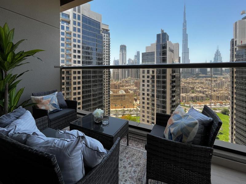 Trophy Elite Elegance Suites with Panaromic Burj Khalifa Views — отель с удобствами в Дубае
