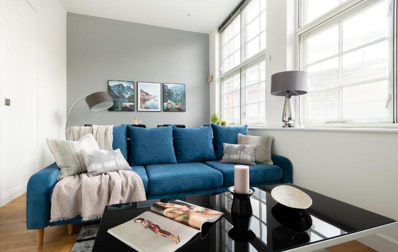 Modern and Spacious 3 bed apt next to The Shard — комфортный отель в Лондоне