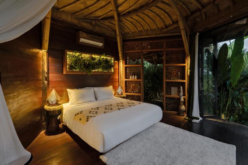Earthship Ubud Eco Villa 3 — отель в Убуде, Индонезия