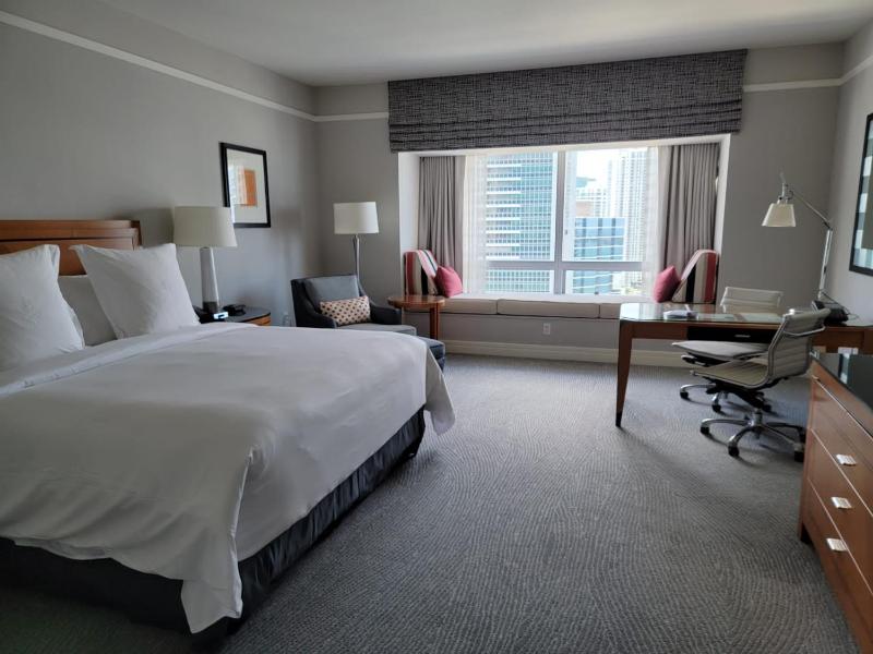 Four Seasons Suite — отель с удобствами в Майами