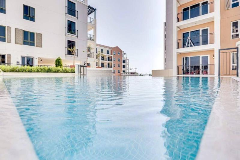 Best Summer Deal! 1BR in La Cote,amazing deal ever — отель с удобствами в Дубае