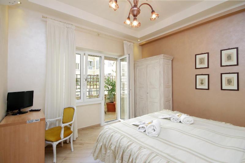 Deco's Place Roma Teodora — отель с удобствами в Риме