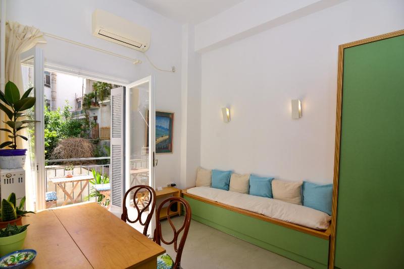 Athens cozy Studio 4 min walk to the Acropolis hil — отель с удобным расположением в Афины