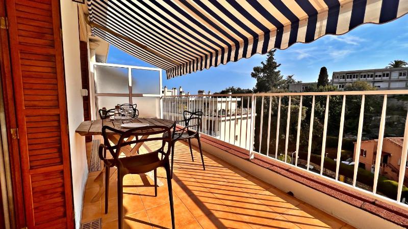 Le Val d'Azur — отель с удобным расположением в Николь