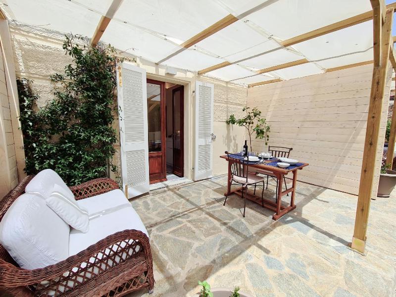 Villa Manini a La Maddalena - Elegante suite con WiFi