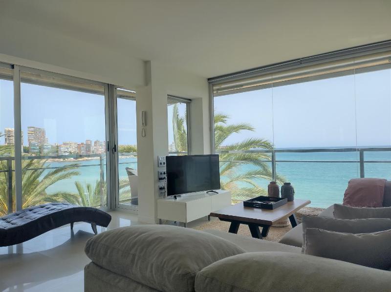 Superb Sea View Apartment Alicante — комфортный отель в Аликанте