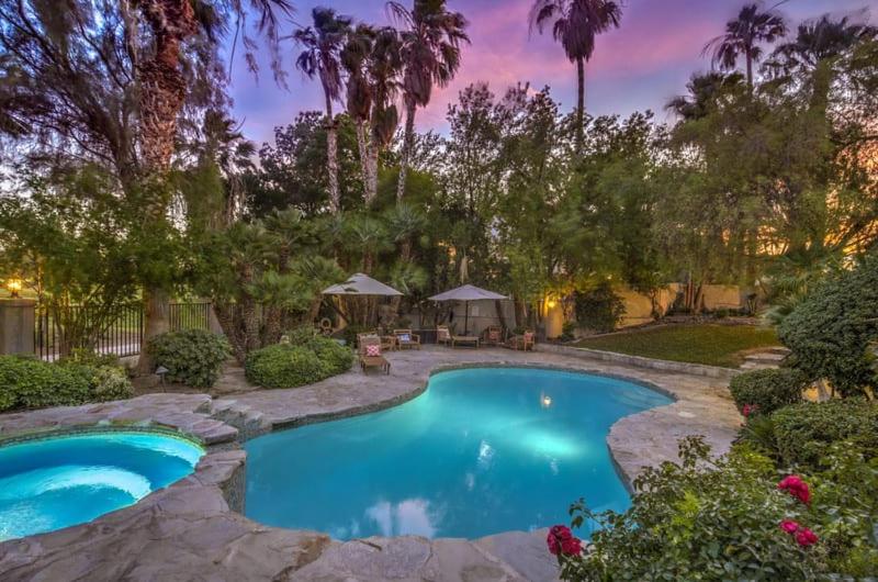 Villa Greens- 5,700sf Luxury Las Vegas Pool — отель с удобным расположением в Лас Вегасе
