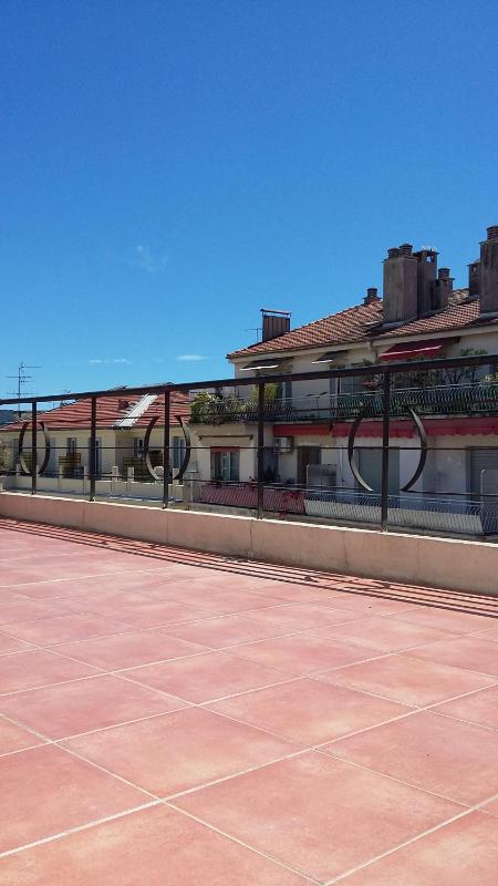 Studio toit terrasse — комфортный отель в Николь