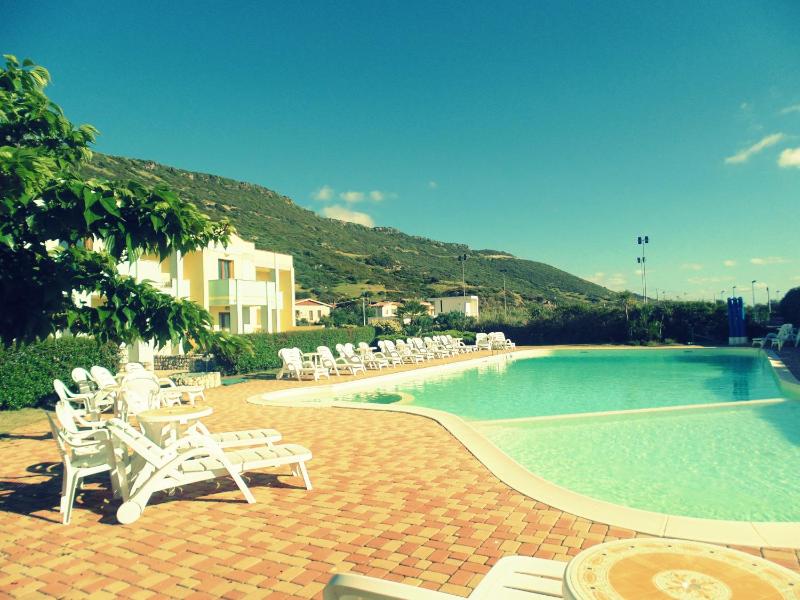 Isola Rossa a Bosa - Elegante Hotel con Piscina sul Mare