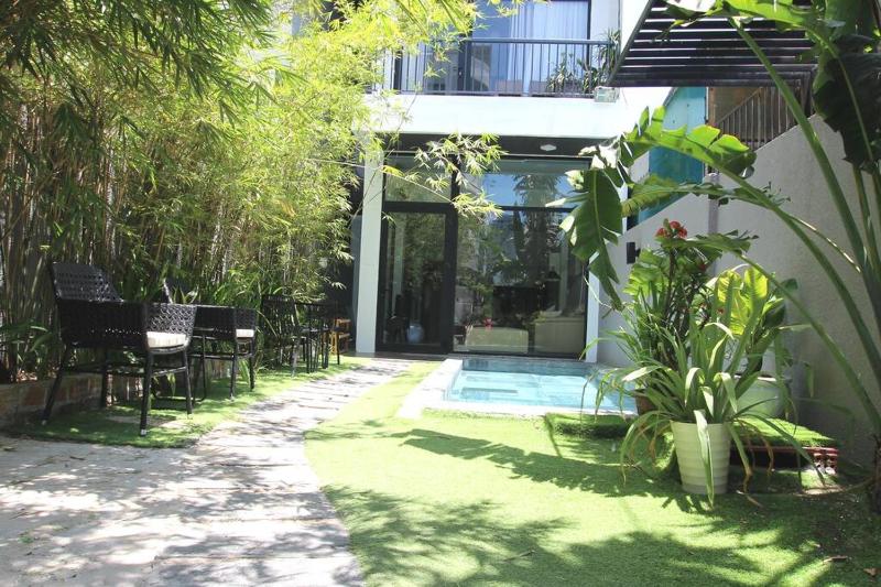 Tehya pool house 3 Bedrooms- My Khe Beach — отель в Дананге, Вьетнам