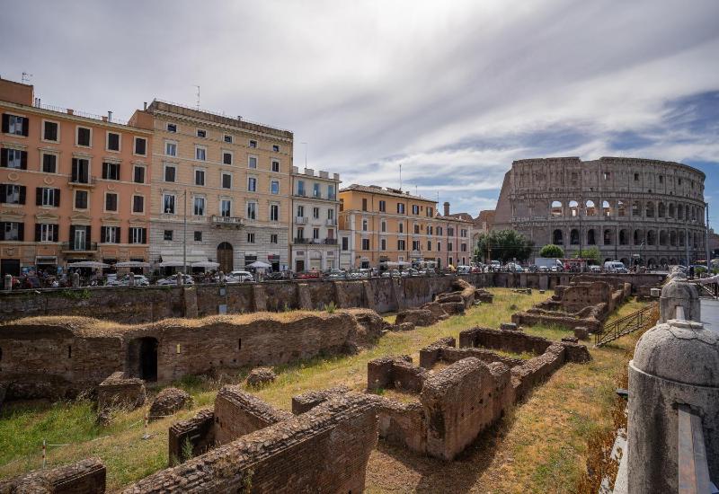 Colosseo Luxe Apartment in the center of Rome — отель с удобствами в Риме