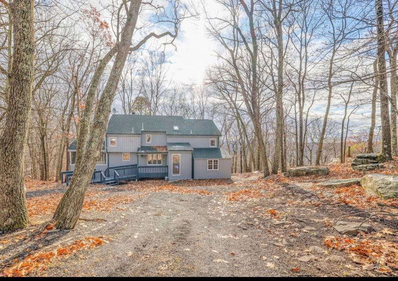 Cabin at poconos,spa-room with Hot tub, grill, fire pit — отель с удобствами в Майами
