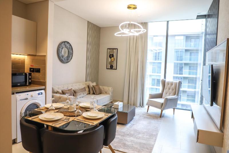 Цены на STAY BY LATINEM Luxury 1BR Holiday Home CV A2605 near to Burj Khalifa в Дубае