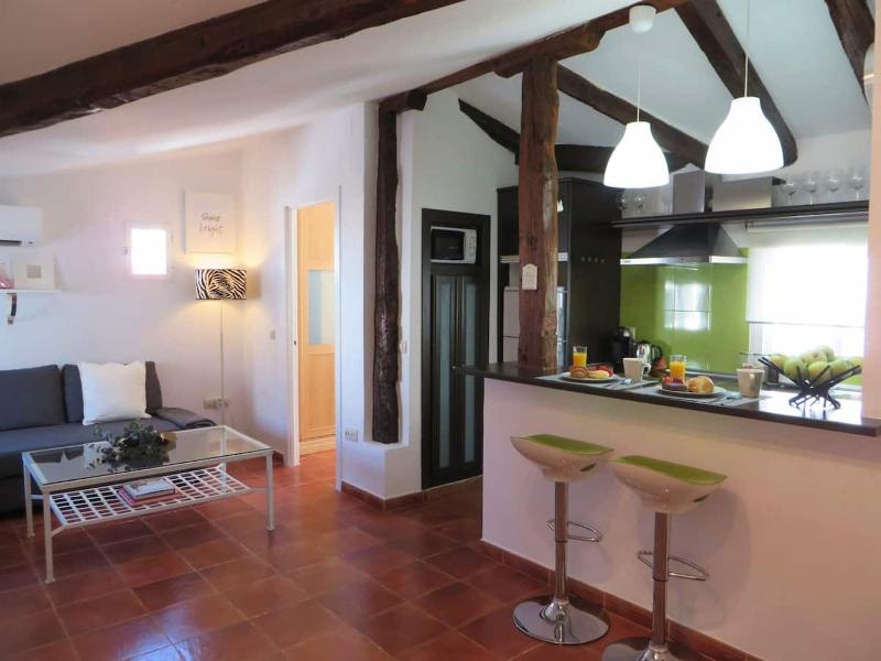 COZY & NEW bohemian apartment --- GRAN VIA CENTER — отзывы гостей и цены