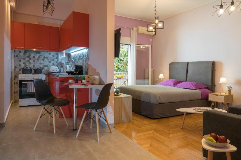 Цены на Stylish Modern Studio in the Heart of Athens в Афины