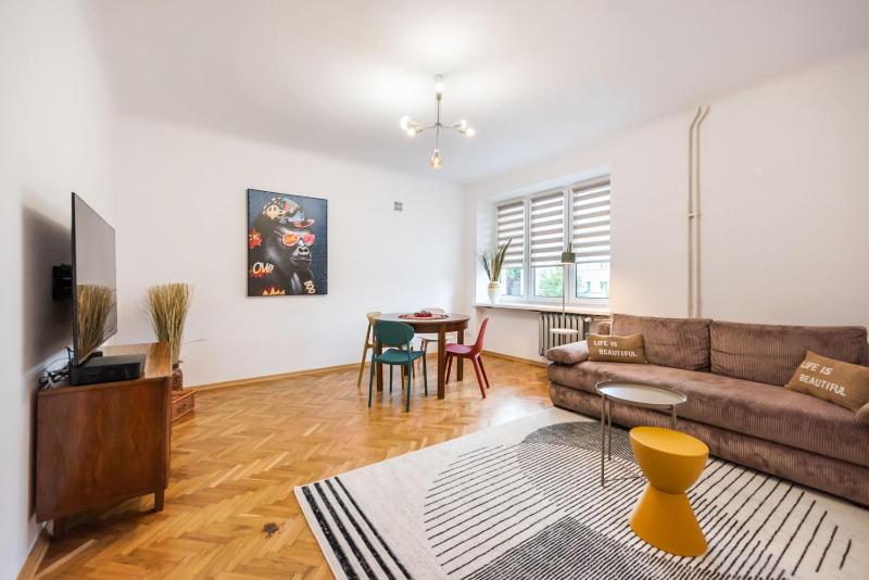 Metro Plac Wilsona Etno Apartament — забронировать отель в Варшаве