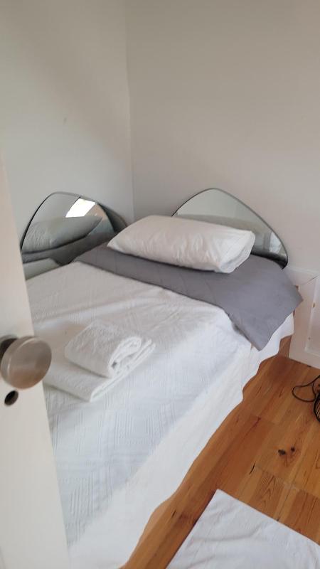 Цены на Litle Tiny Room in the Attic в Лиссабоне