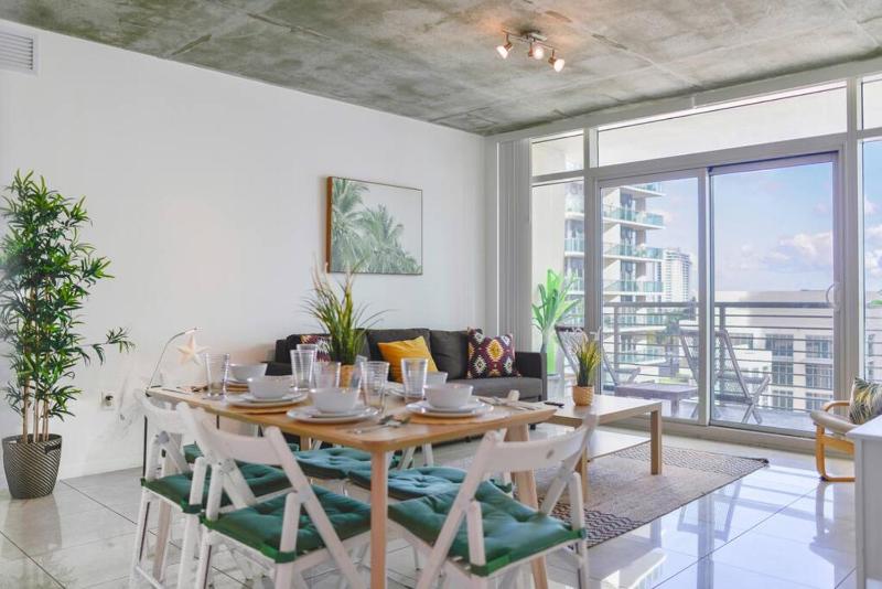 Цены на Relax Apt-With Pool At Midblock Miami в Майами