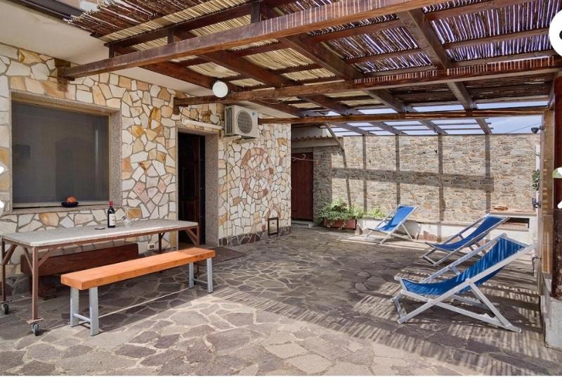 Apartment Nuraghe a Gonnesa - Accogliente Oasi con Giardino