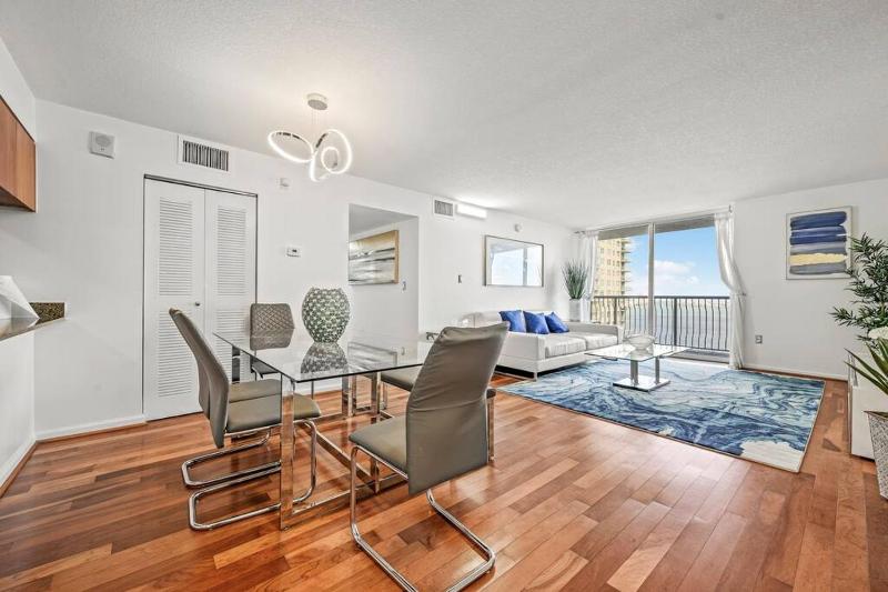 INCREDIBLE OCEAN VIEW 3 BEDROOMS UNIT — отель в Майами, Соединенные Штаты Америки