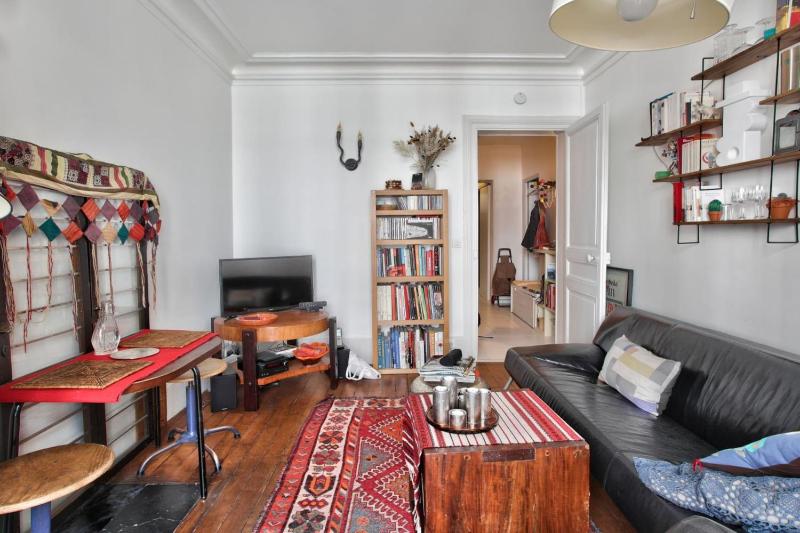 Cozy apartment for 3 - Paris 10E Republique — отель с удобным расположением в Париже