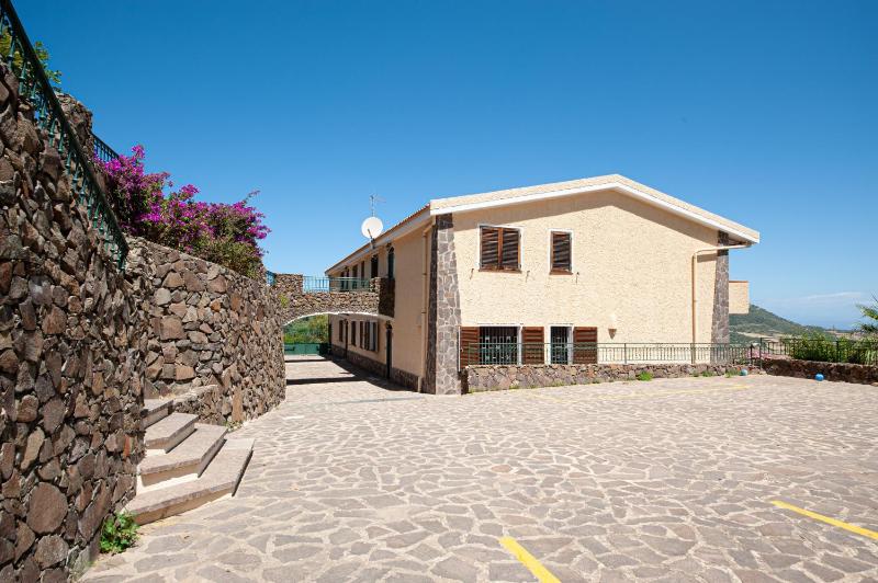 Quiet Big Pool a Castelsardo - Rilassante apt vista