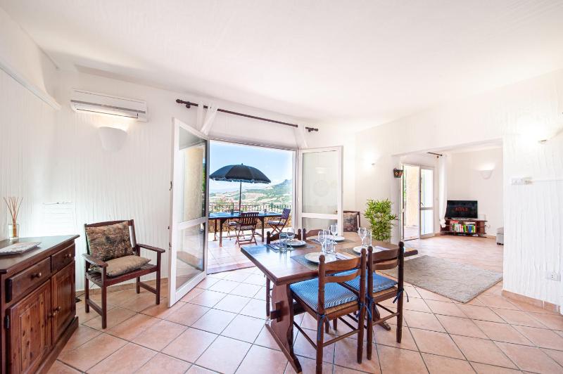 Quiet Big Pool a Castelsardo - Rilassante apt vista