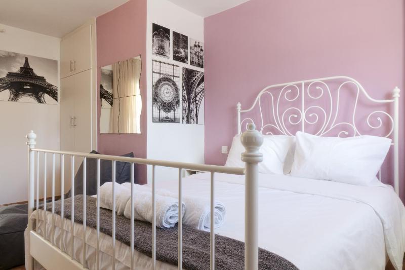 Cozy Studio in Koukaki Athens BY ZAIN — отель в Афины, Греция