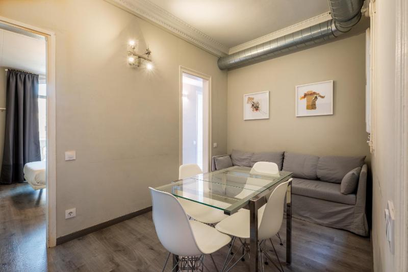 51PAR1011 Nice apartment in Parallel — комфортный отель в Барселоне