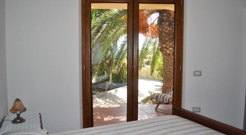Villa Gioiosa a Cabras - Lussuosi Appartamenti con Giardino