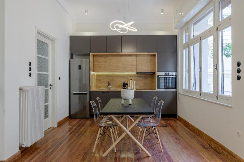 3bdr Modern Design & Bright Interiors in Plaka — комфортный отель в Афины