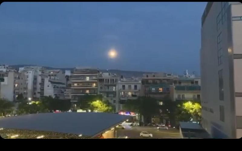 Цены на Chris's Athens home in the center of everything в Афины