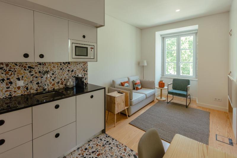 Цены на Trindade 19 Apartments - 1C Fernao Pires в Лиссабоне