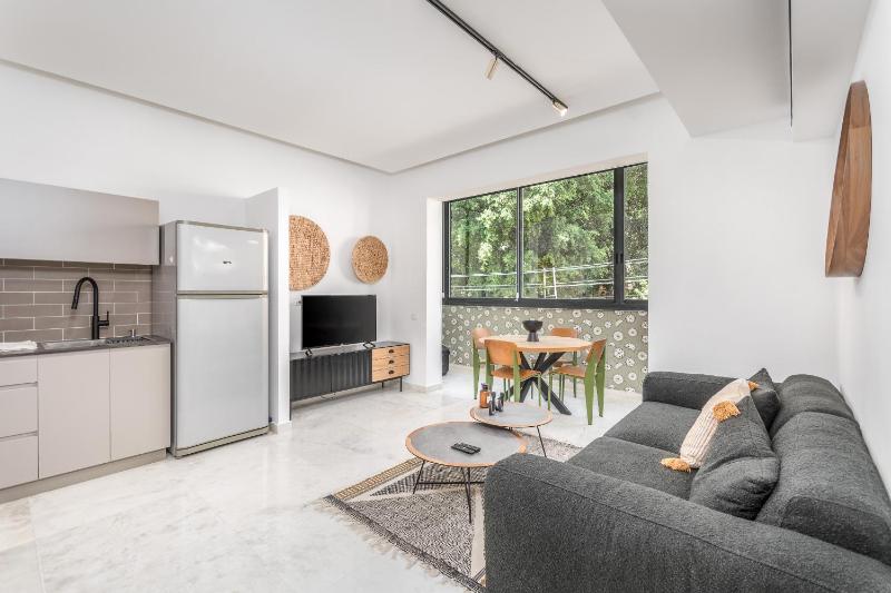 Цены на Gordon area - Deluxe 2bdr close to the beach в Тель-Авиве