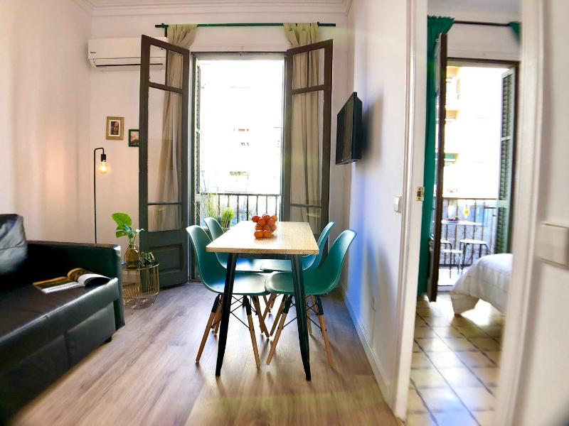 LEPANTO APARTMENTS 150m FROM SAGRADA FAMILIA — отель в Барселоне, Испания