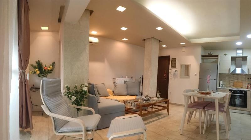 A7 Beauty Vouliagmeni Apt in a unique Spot — отель с удобствами в Афины