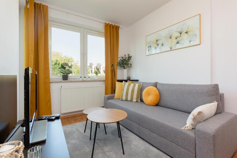Цены на Cozy Apartment with Balcony Warszawa by Noclegi Renters в Варшаве