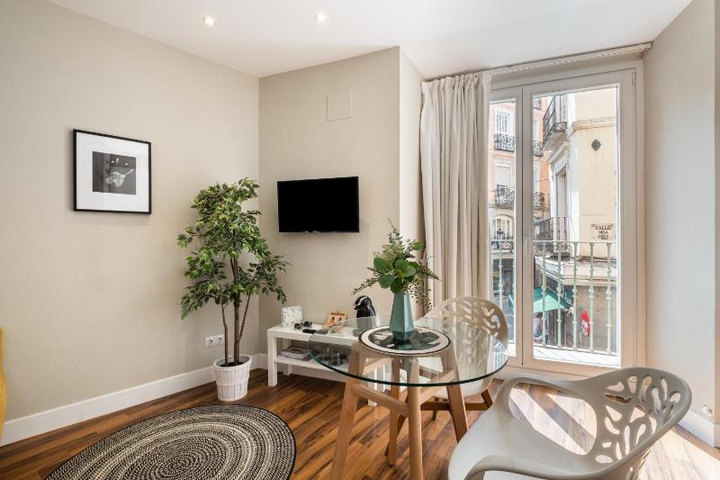 Apartamentos Cruz — комфортный отель в Мадриде