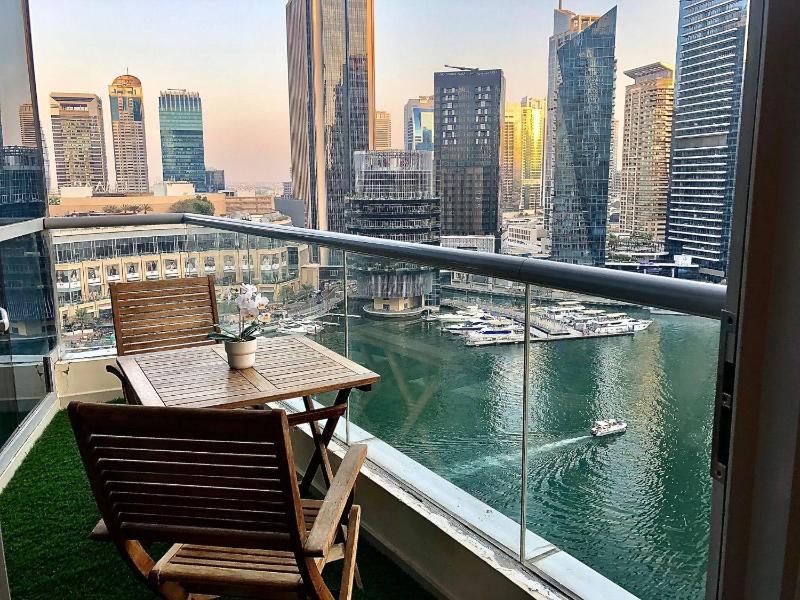 Cosy Little Studio With Marina partial Beach View — отель с удобным расположением в Дубае
