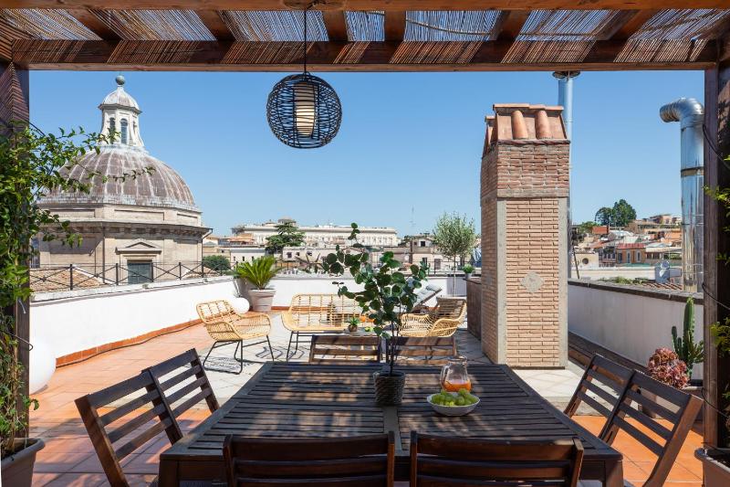 IFlat Monti Penthouse Panoramic View — комфортный отель в Риме