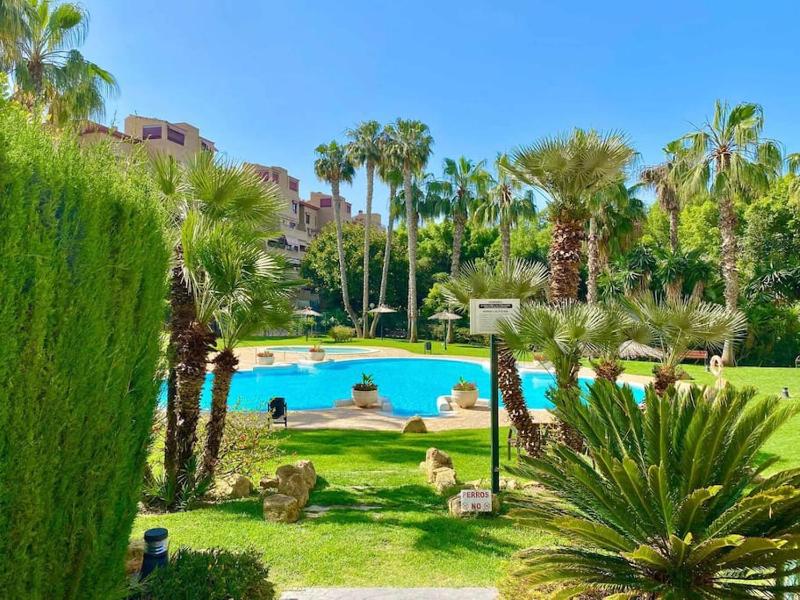 Alicante Golf Hoyo 18 4-6 Pax. piscina, wifi, parking privado. — комфортный отель в Аликанте