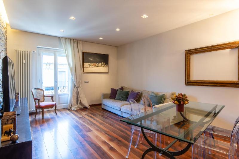 Porta Venezia- design apartment, 2-bedrooms, Netflix, wifi — отель с удобным расположением в Милане