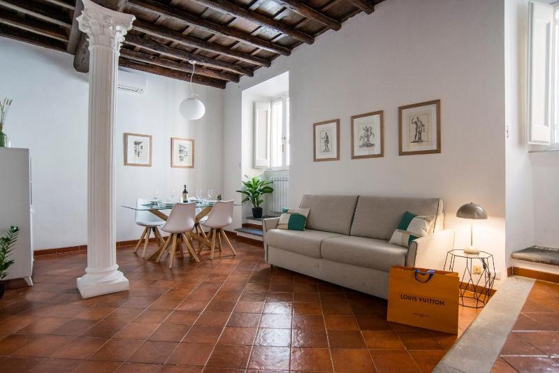 Цены на COLOSSEUM, MONTI, NEW CORITHIAN HOUSE UP TO 6 PEOPLE в Риме