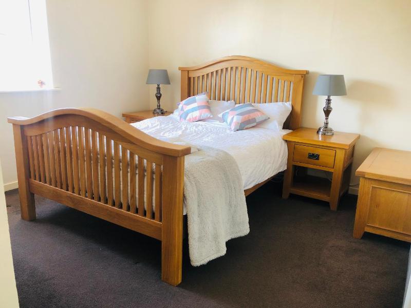 2 Bedroom, Near Station, Fast WI-FI, Free Parking! — комфортный отель в Лондоне