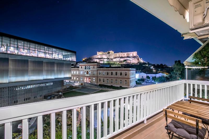 Modern flat in the grounds of Acropolis Monuments -Armonia- — отель с удобным расположением в Афины