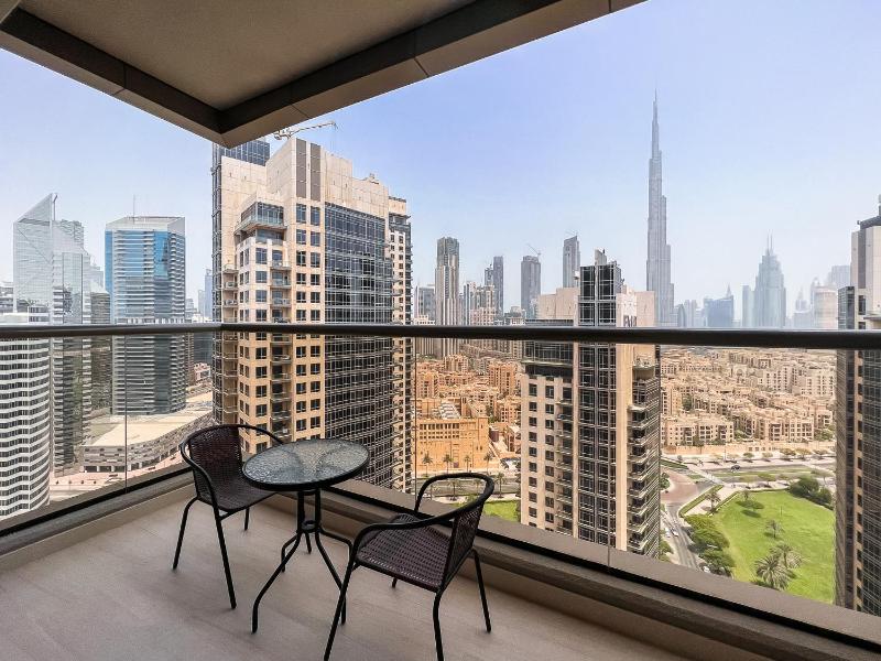 Luton Vacation Homes - Elite Downtown Residence, Burj Khalifa View Dubai - 19AB01 — отель с удобствами в Дубае